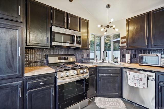 Detail Gallery Image 19 of 67 For 41895 Kaffirboom Court, Temecula,  CA 92591 - 3 Beds | 2 Baths