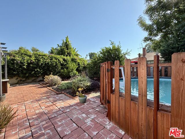 6938 Balboa Boulevard, Van Nuys CA: https://media.crmls.org/mediaz/7534dfb6-36ab-4c7c-8e10-b7047002329e.jpg