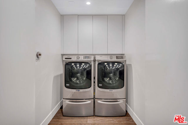 724 N Croft Avenue, Los Angeles CA: https://media.crmls.org/mediaz/7534f6e3-eac4-45f7-9554-16e0ac171be4.jpg