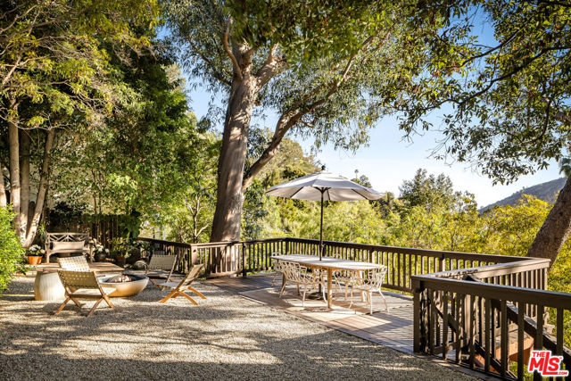 2415 Castilian Drive, Los Angeles CA: https://media.crmls.org/mediaz/753558dc-f3f0-4121-97f2-259adbd26243.jpg