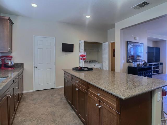 1710 Montilla, Santee CA: https://media.crmls.org/mediaz/75355bb9-1436-4190-8c66-5594eb3af315.jpg