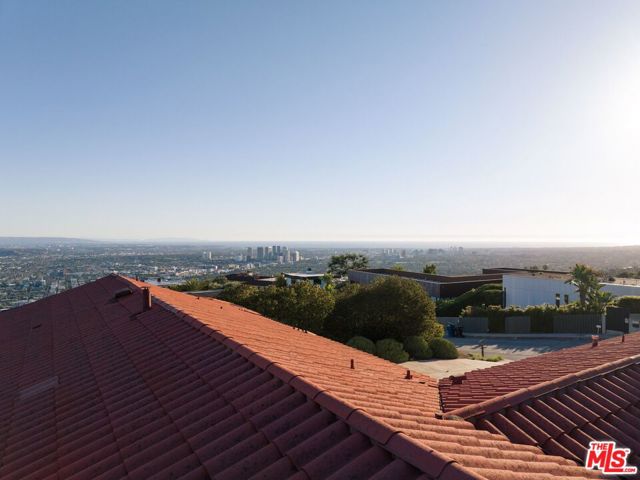 9323 Nightingale Drive, Los Angeles CA: https://media.crmls.org/mediaz/75356561-2041-4e1c-9c0f-4e63ea5a637d.jpg