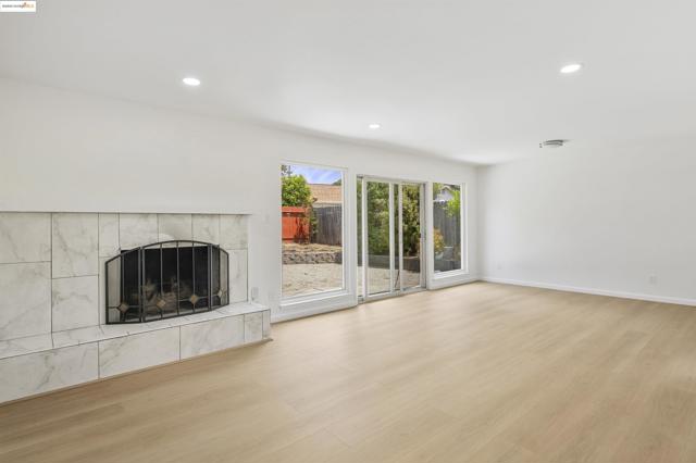 2847 Shane Dr, Richmond CA: https://media.crmls.org/mediaz/7535737a-f4a5-4589-b107-536c9d069a4d.jpg
