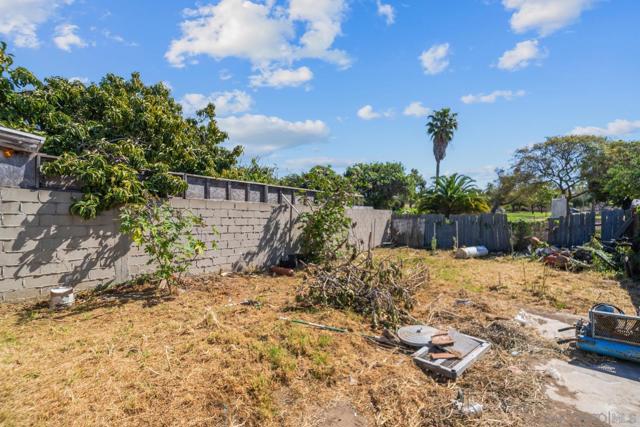 4015 Boston Ave, San Diego CA: https://media.crmls.org/mediaz/7535a0c1-03ce-4a6c-812c-d732108222ee.jpg