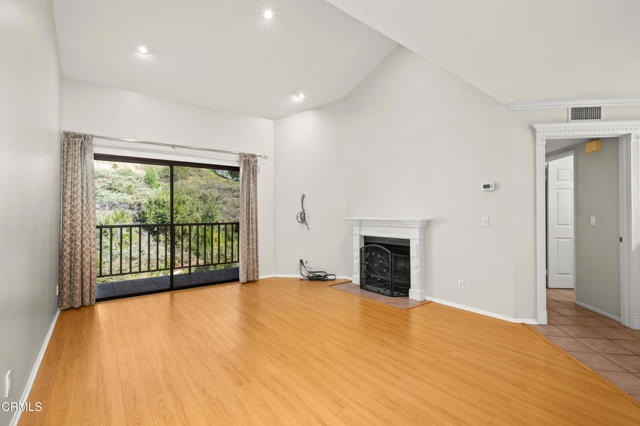 Detail Gallery Image 5 of 32 For 4210 via Arbolada #301,  Los Angeles,  CA 90042 - 2 Beds | 2 Baths