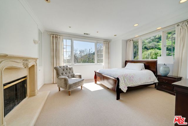 2628 MANDEVILLE CANYON Road, Los Angeles CA: https://media.crmls.org/mediaz/75361161-24bc-4c1f-abce-21f56fca5f21.jpg