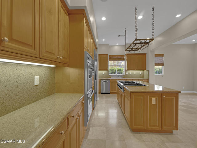 1048 Via Adorna, Newbury Park CA: https://media.crmls.org/mediaz/7536618c-11d4-4164-8957-8c249d22347f.jpg