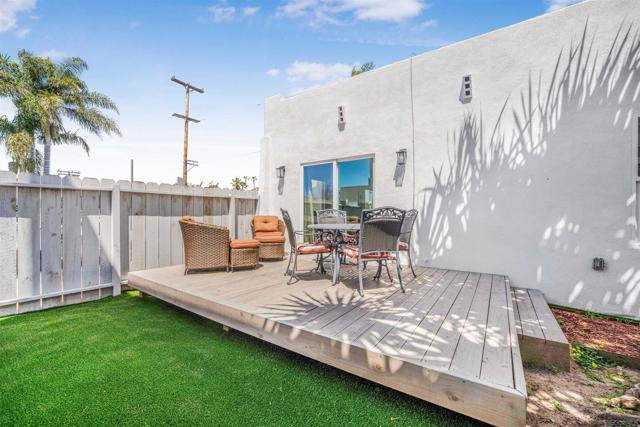 1817 19 Sunset Cliffs Blvd, San Diego CA: https://media.crmls.org/mediaz/7536c2b0-198b-4459-ba95-affee48cf807.jpg