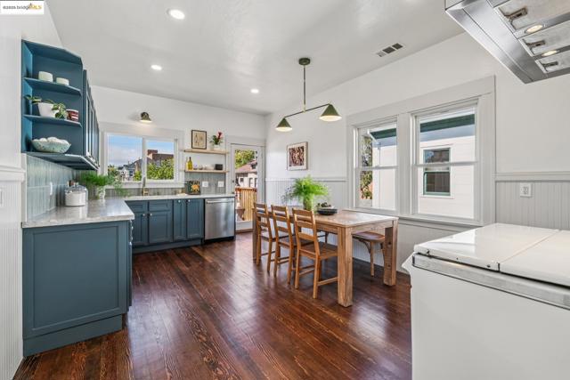 478 43rd St, Oakland CA: https://media.crmls.org/mediaz/7536f965-d20b-4405-b6c5-f12e2b19fa96.jpg