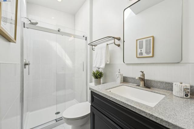 431 Alameda De Las Pulgas, Redwood City CA: https://media.crmls.org/mediaz/7537099a-ebce-4b5d-a8b1-70fb6487a149.jpg