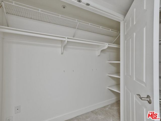 937 12th Street, Santa Monica CA: https://media.crmls.org/mediaz/7537449b-cc9b-4468-9122-aa55d7431409.jpg