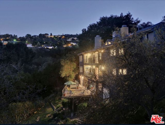 3636 Camino De La Cumbre, Sherman Oaks CA: https://media.crmls.org/mediaz/75375d8e-686c-4039-89ce-ad27cc02694e.jpg