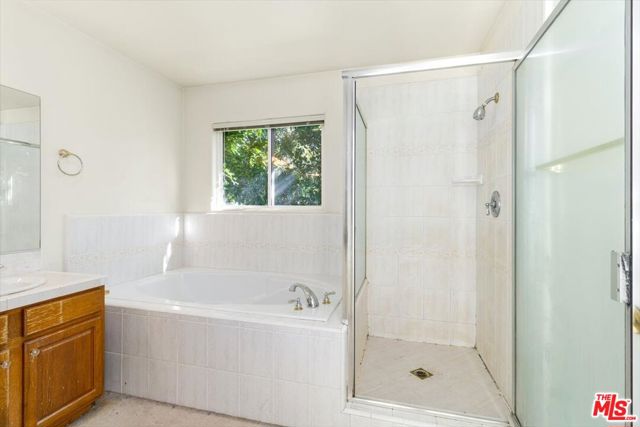 18806 Hatteras Street, Tarzana CA: https://media.crmls.org/mediaz/7537e7c7-5bce-4a28-9eb3-cdedcdc1c547.jpg