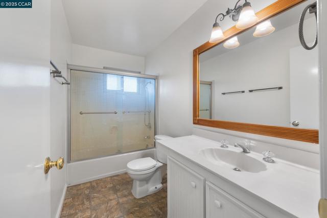 5571 Sepulveda Ct, Concord CA: https://media.crmls.org/mediaz/7537e7f9-2c1e-40e1-ad00-3180eca4ab7c.jpg