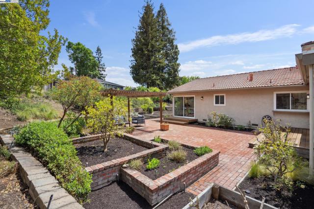 643 Contada Cir, Danville CA: https://media.crmls.org/mediaz/75386ddb-c5a5-413f-9e8c-ce82d4287e24.jpg