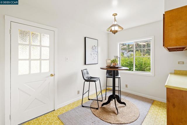 466 Clark St, Crockett CA: https://media.crmls.org/mediaz/75387c7a-f43a-46d8-807e-e76543bd833c.jpg