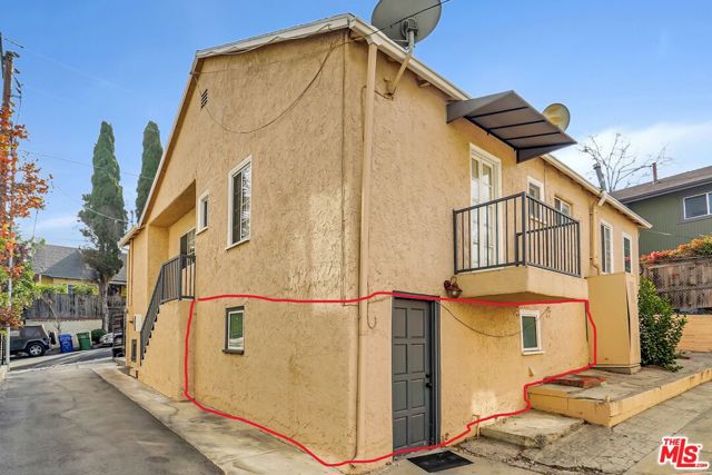 1421 Waterloo Street, Los Angeles CA: https://media.crmls.org/mediaz/75388750-8ccd-49f4-88fa-b8c28bed928f.jpg