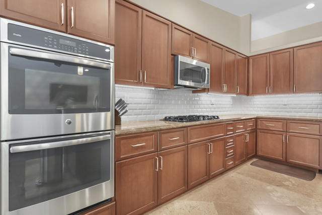 58 Sutton Place E, Palm Desert, CA 92211