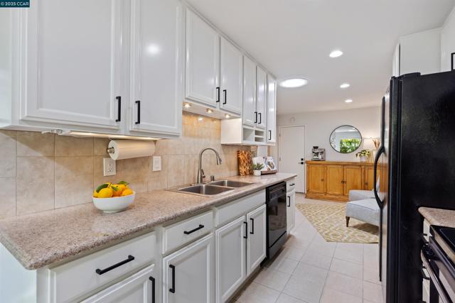 1513 Siskiyou Dr, Walnut Creek CA: https://media.crmls.org/mediaz/75397f6f-47b4-43c9-9d32-091c9267e87c.jpg