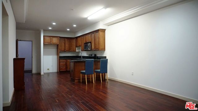 1037 S Fedora Street, Los Angeles CA: https://media.crmls.org/mediaz/75398fcc-d057-4842-b169-0c4b2606edd5.jpg
