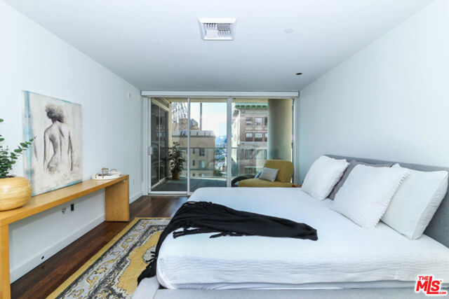 6250 HOLLYWOOD Boulevard, Los Angeles CA: https://media.crmls.org/mediaz/75399166-df6a-43e1-a441-8facb5a3dff8.jpg
