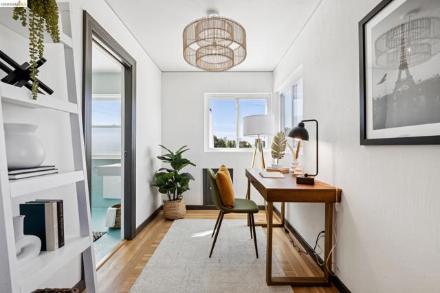 1509 Francis St, Albany CA: https://media.crmls.org/mediaz/753a1804-6deb-46e4-9e42-9c9ad2825bd7.jpg