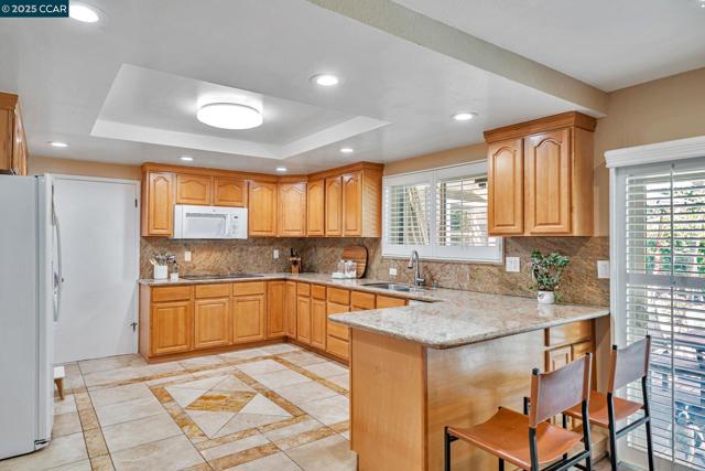 570 Zephyr Cir, Danville CA: https://media.crmls.org/mediaz/753a6d8b-ef52-45d2-adfb-c59d429871a8.jpg