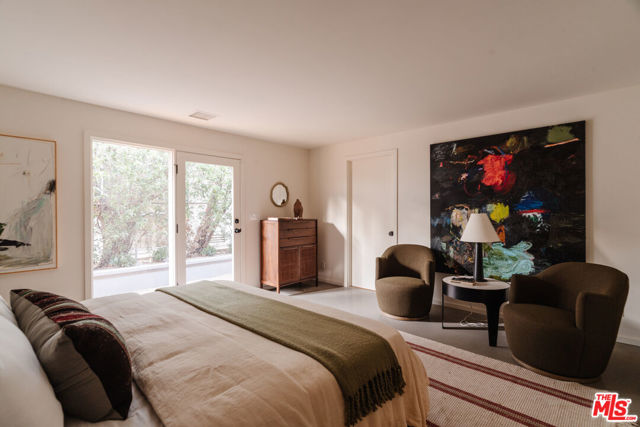 8559 Edwin Drive, Los Angeles CA: https://media.crmls.org/mediaz/753afc43-b0ad-44b3-867a-64ba5a083e93.jpg