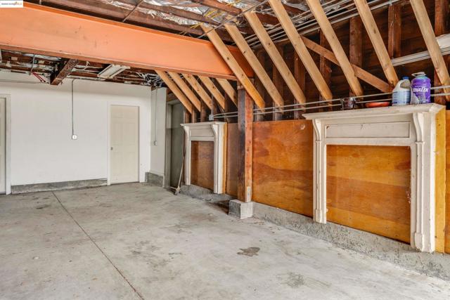 1402 15th St, San Francisco CA: https://media.crmls.org/mediaz/753ba56d-a5a2-40ad-9097-340438ac68ad.jpg