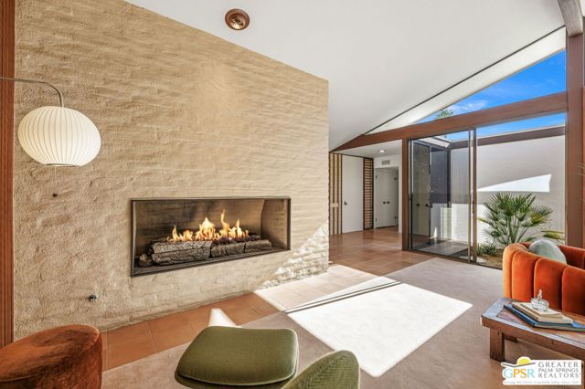 695 N Camino Real, Palm Springs CA: https://media.crmls.org/mediaz/753bf627-4799-4f9d-88e8-8a58b9bacc6b.jpg