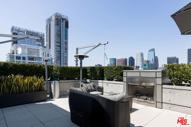 1155 S Grand Avenue, Los Angeles CA: https://media.crmls.org/mediaz/753c0128-a324-445a-a9e8-c5b6d10e24ba.jpg