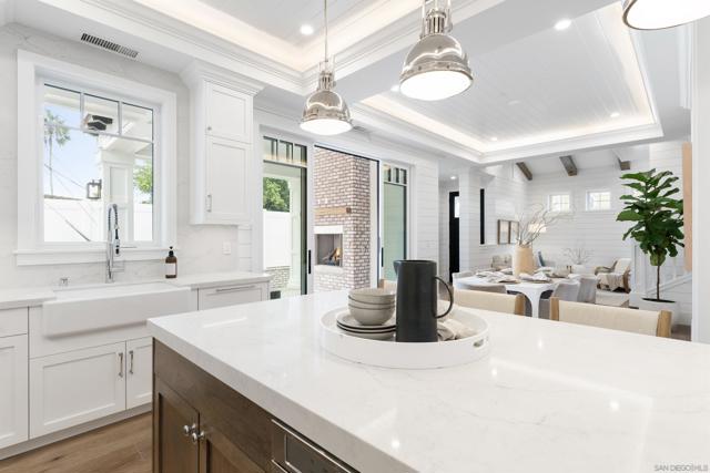 462 Westbourne Street, La Jolla CA: https://media.crmls.org/mediaz/753c1030-7ea9-429e-b24a-1276c9097e23.jpg
