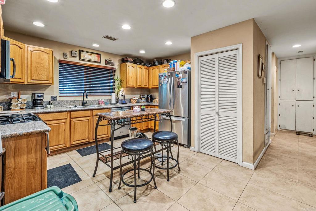 650 Begonia Street - photo 8
