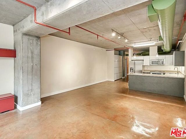 645 W 9th Street, Los Angeles CA: https://media.crmls.org/mediaz/753c1f23-81c8-46f4-b65c-6a90453f0a02.jpg