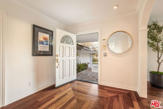 15550 Valley Vista Boulevard, Encino CA: https://media.crmls.org/mediaz/753c340e-18ba-44c8-8619-58b3dd63fdf4.jpg