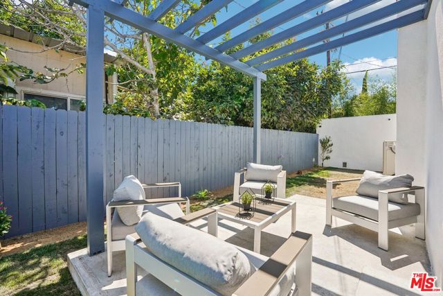 4438 W 28th Street, Los Angeles CA: https://media.crmls.org/mediaz/753cfec8-adcb-41f5-b5aa-0b7af0d56c67.jpg