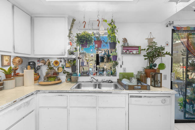 66550 San Diego Dr Drive, Desert Hot Springs CA: https://media.crmls.org/mediaz/753d30c5-8b9f-4e6b-a9bc-2d5da14a21a0.jpg