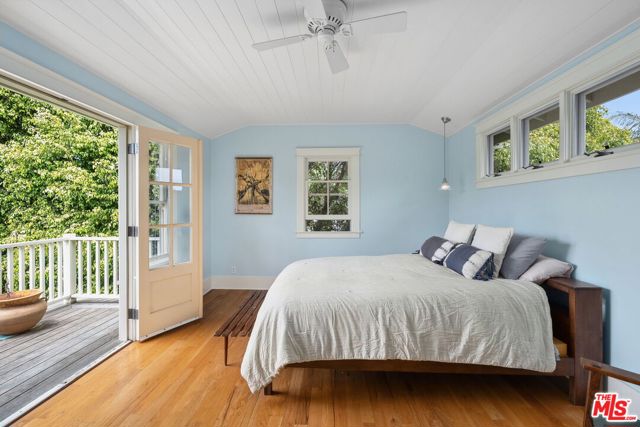 813 Crestmoore Place, Venice CA: https://media.crmls.org/mediaz/753e403c-51cc-49a7-88e5-d4a5983ac158.jpg