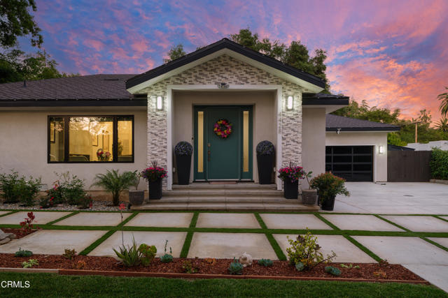 4428 Oakwood Avenue, La Canada Flintridge CA: https://media.crmls.org/mediaz/753e7e8a-e6cf-4fde-a0b2-cf9484a03a2d.jpg