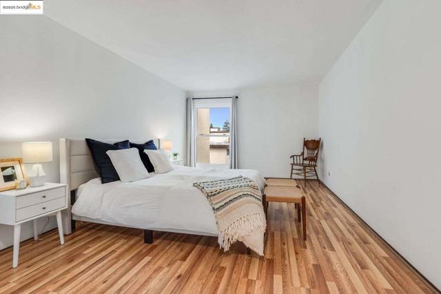 500 Vernon ST, Oakland CA: https://media.crmls.org/mediaz/753e8761-4aa9-4882-a799-cfc342d0752f.jpg