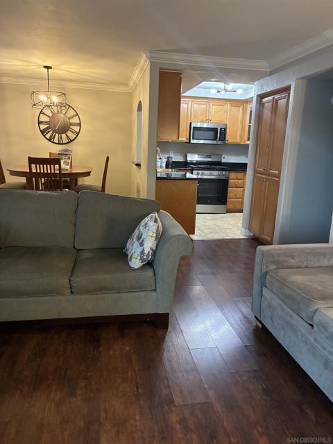 5037 Los Morros Way, Oceanside CA: https://media.crmls.org/mediaz/753f0205-fefb-4c3a-976a-33c37bf47bac.jpg