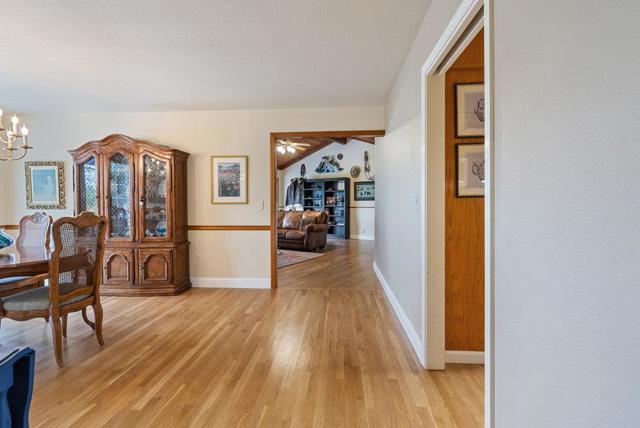 105 Louise Circle, Hollister CA: https://media.crmls.org/mediaz/753f13bf-34c7-4542-a0f0-cb9cc9d5419e.jpg