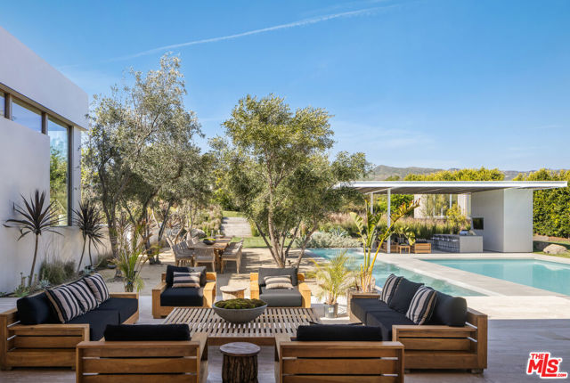 28837 Selfridge Drive, Malibu CA: https://media.crmls.org/mediaz/75400dfe-bfc1-44e5-a6d0-5b6d21883c27.jpg