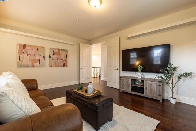 2522 Wood Hollow Dr, Livermore CA: https://media.crmls.org/mediaz/75403494-46ea-47a1-ac97-1c88b5a911a9.jpg