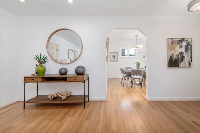 923 Grand Street, Redwood City CA: https://media.crmls.org/mediaz/754050ea-409c-41f2-b0c0-ae144ed2cf1a.jpg