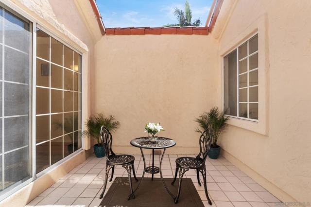 12027 Caminito Corriente, San Diego CA: https://media.crmls.org/mediaz/754065a5-6500-4757-a5ca-6e0b4fefbd2b.jpg
