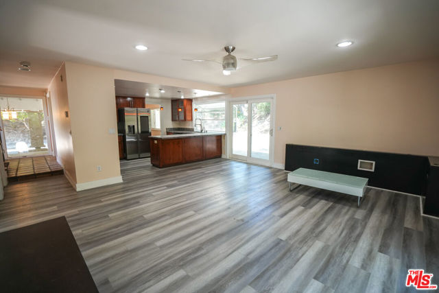 19616 Pine Valley Avenue, Porter Ranch CA: https://media.crmls.org/mediaz/75408bd8-d504-4ec2-944b-b0d19a049f43.jpg