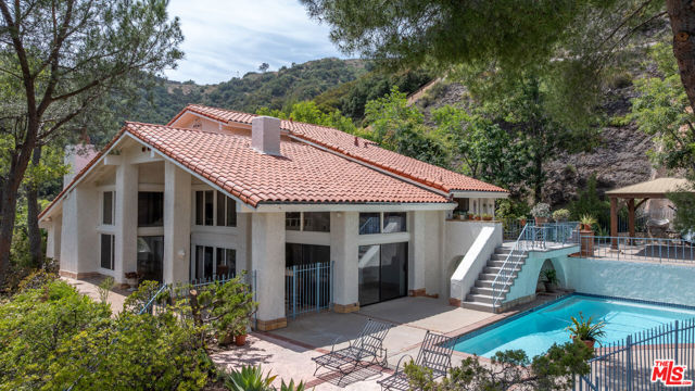 13033 Sky Valley Road, Los Angeles CA: https://media.crmls.org/mediaz/75408de7-5655-446c-8224-b68bb8d878d9.jpg