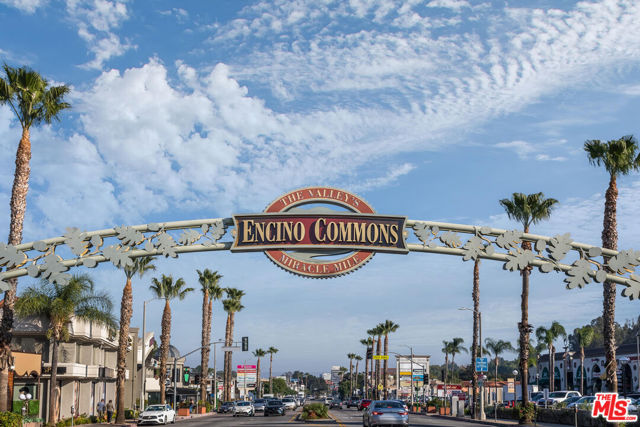 5414 Newcastle Avenue, Encino CA: https://media.crmls.org/mediaz/7540aaf6-d1ba-4ffc-8608-3e9e7705e494.jpg