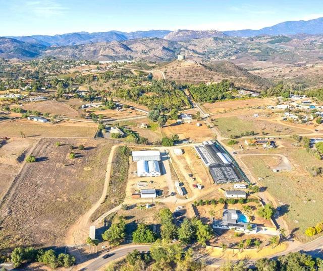 10350 West Lilac, Valley Center CA: https://media.crmls.org/mediaz/75414274-00a1-44e0-b9a8-dbfc94bea8cf.jpg